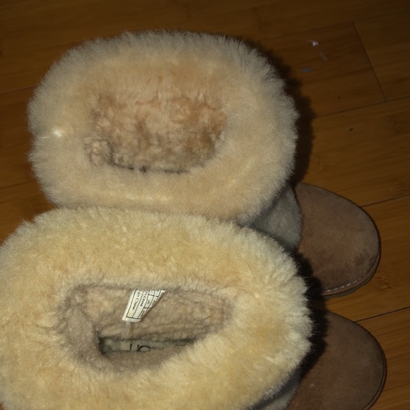 WOMEN UGG BOOTS SIZE 5 (runs small) - Picture 3 of 8